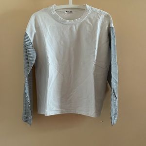 White longs sleeve tee black and white stripes sleeve